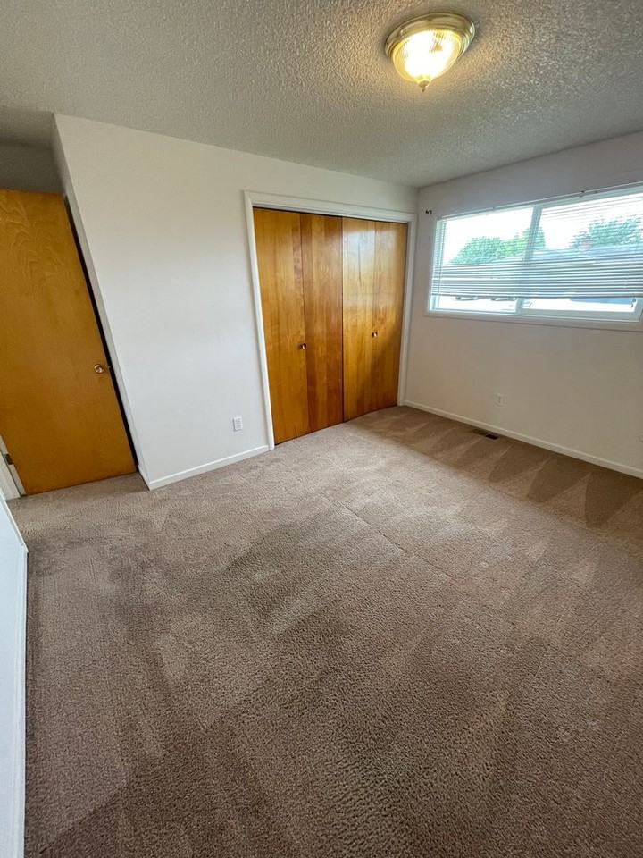 785 W Rose St - Photo 7 of 15