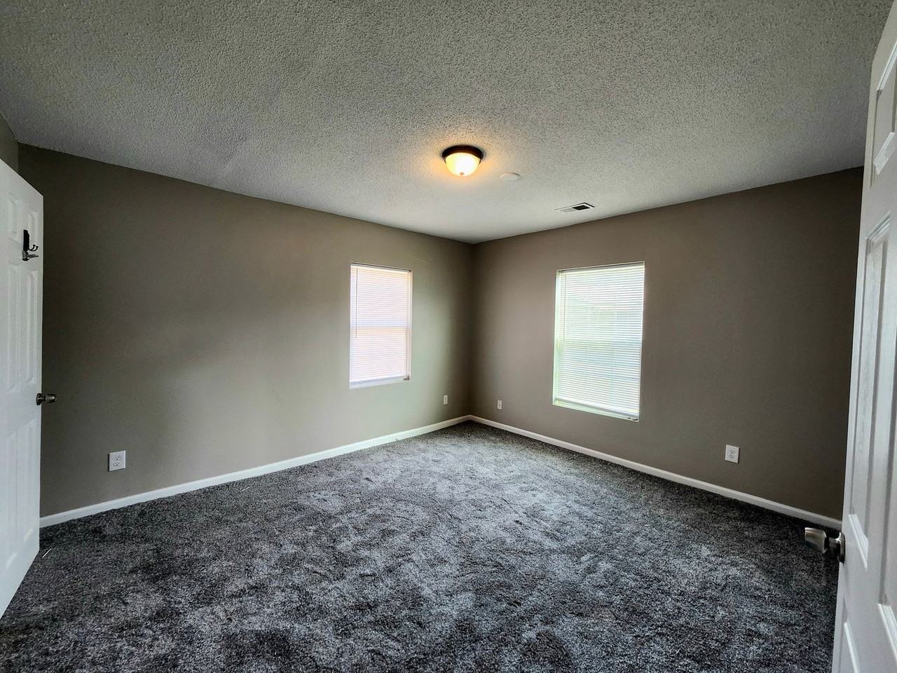 305 Ziegler St - Photo 5 of 11