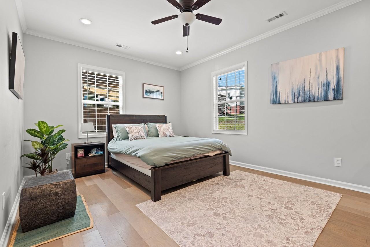 915 N Elizabeth St - Photo 6 of 22