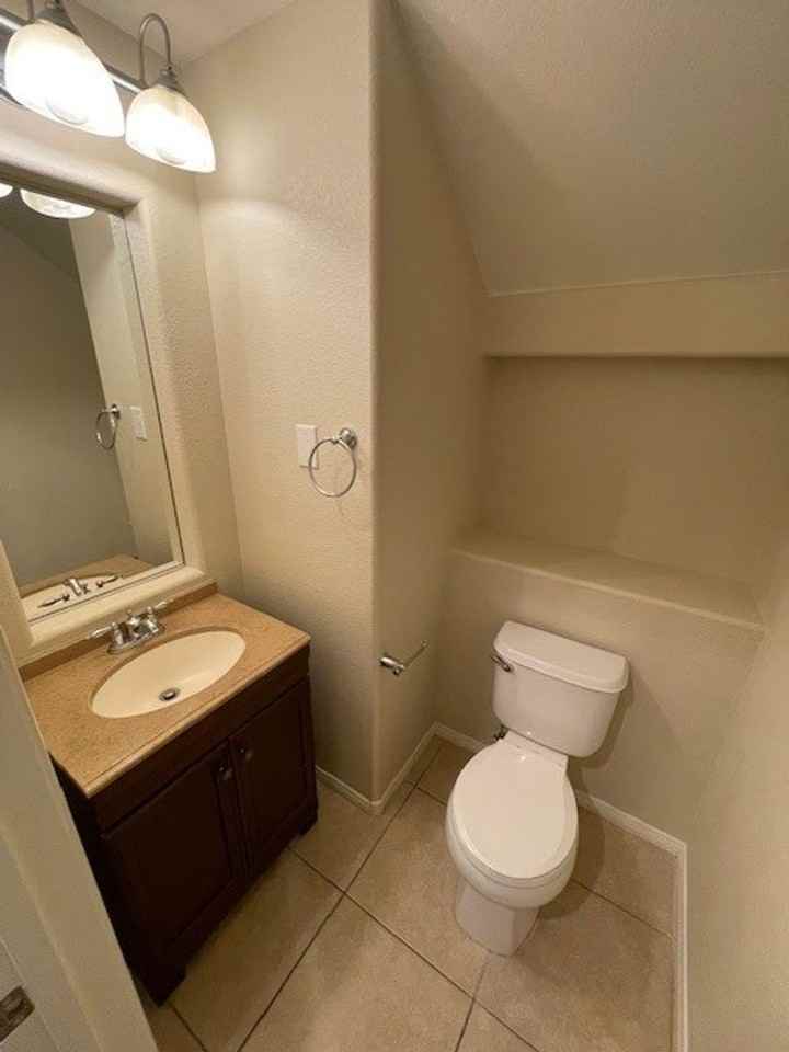 7037 Hunts Corner St - Photo 7 of 44