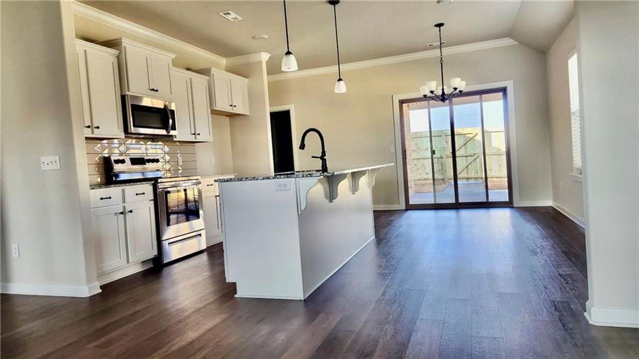 145 N Hinsdale Ave - Photo 3 of 14