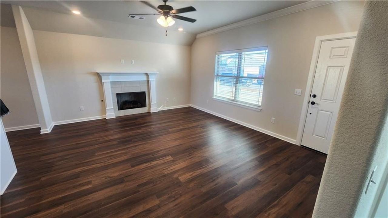 145 N Hinsdale Ave - Photo 6 of 14