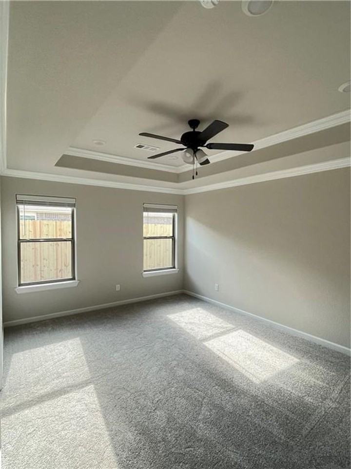 145 N Hinsdale Ave - Photo 7 of 14