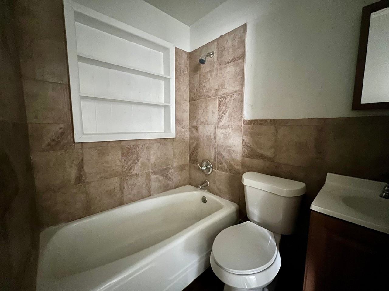 704 E Yucca Ln - Photo 6 of 10