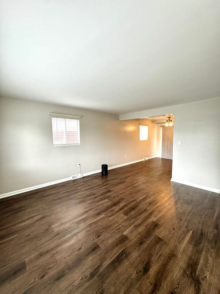 9570 Shenandoah Dr - Photo 2 of 10