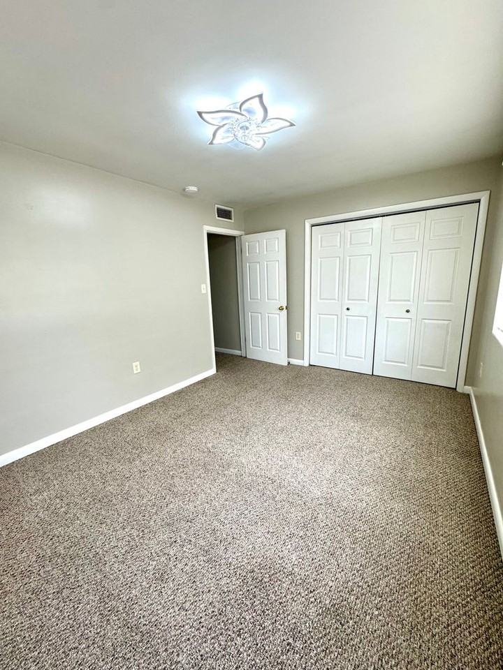 9570 Shenandoah Dr - Photo 7 of 10