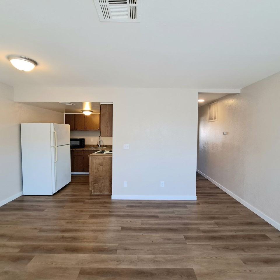 4708 Thunderbolt Ave - Photo 2 of 10