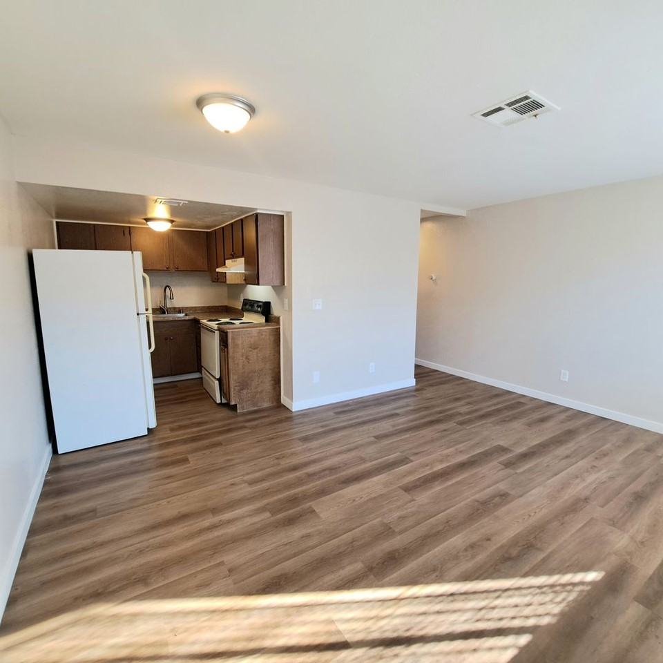 4708 Thunderbolt Ave - Photo 3 of 10