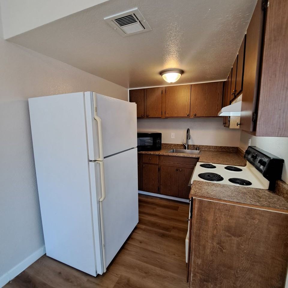 4708 Thunderbolt Ave - Photo 4 of 10