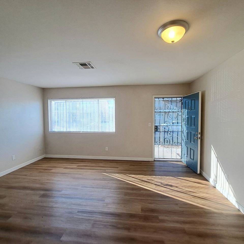 4708 Thunderbolt Ave - Photo 5 of 10