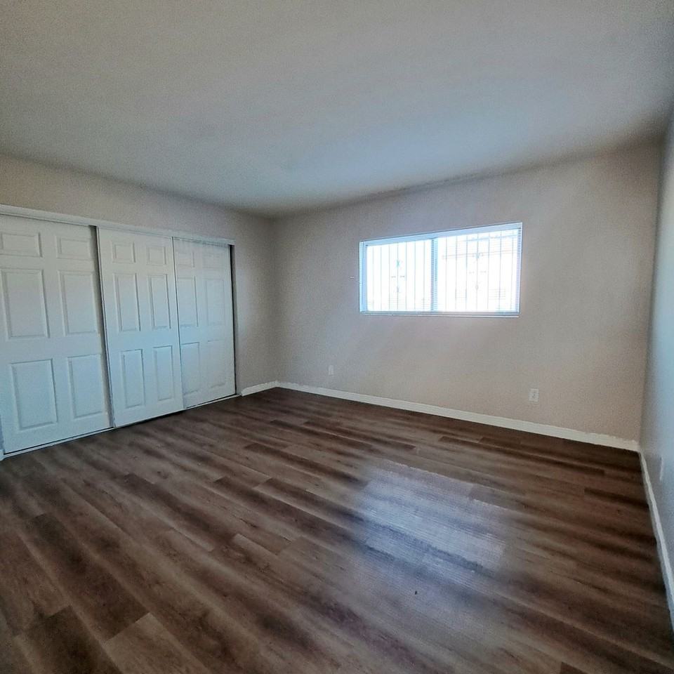 4708 Thunderbolt Ave - Photo 6 of 10