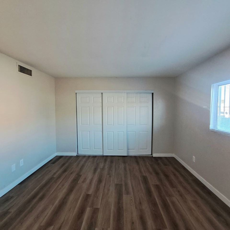 4708 Thunderbolt Ave - Photo 7 of 10