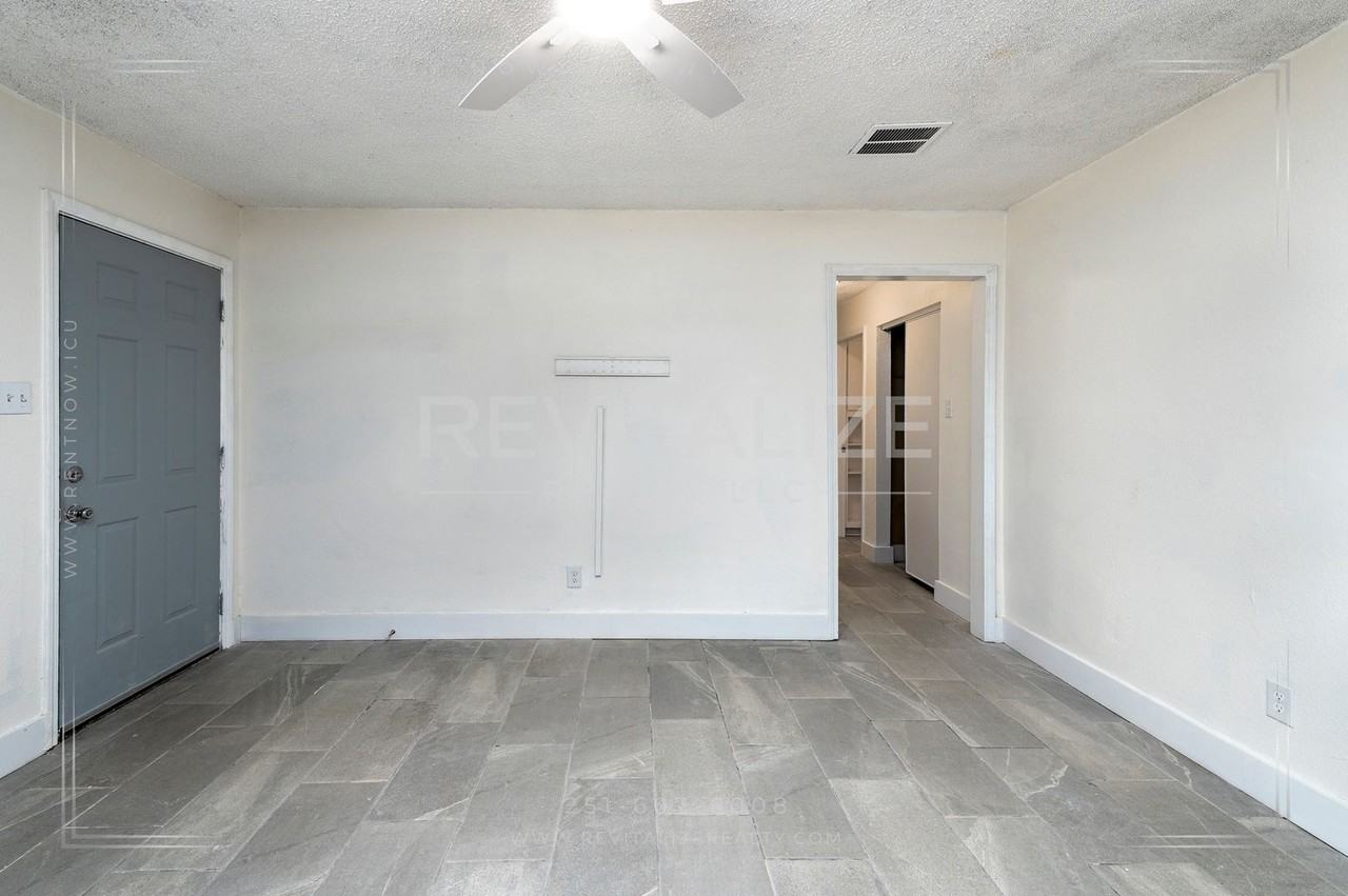 4107 Seabreeze Rd N - Photo 5 of 41