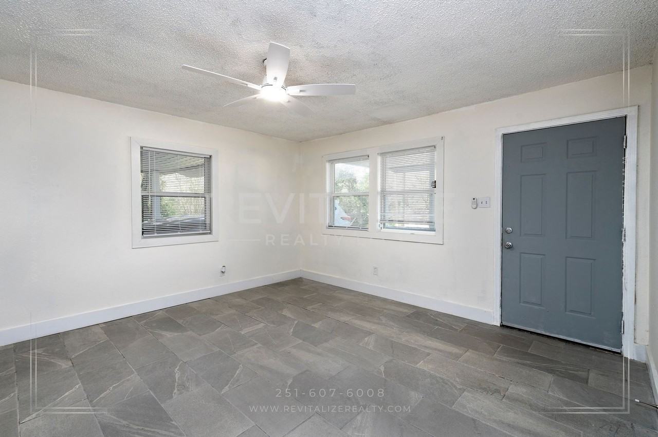 4107 Seabreeze Rd N - Photo 6 of 41