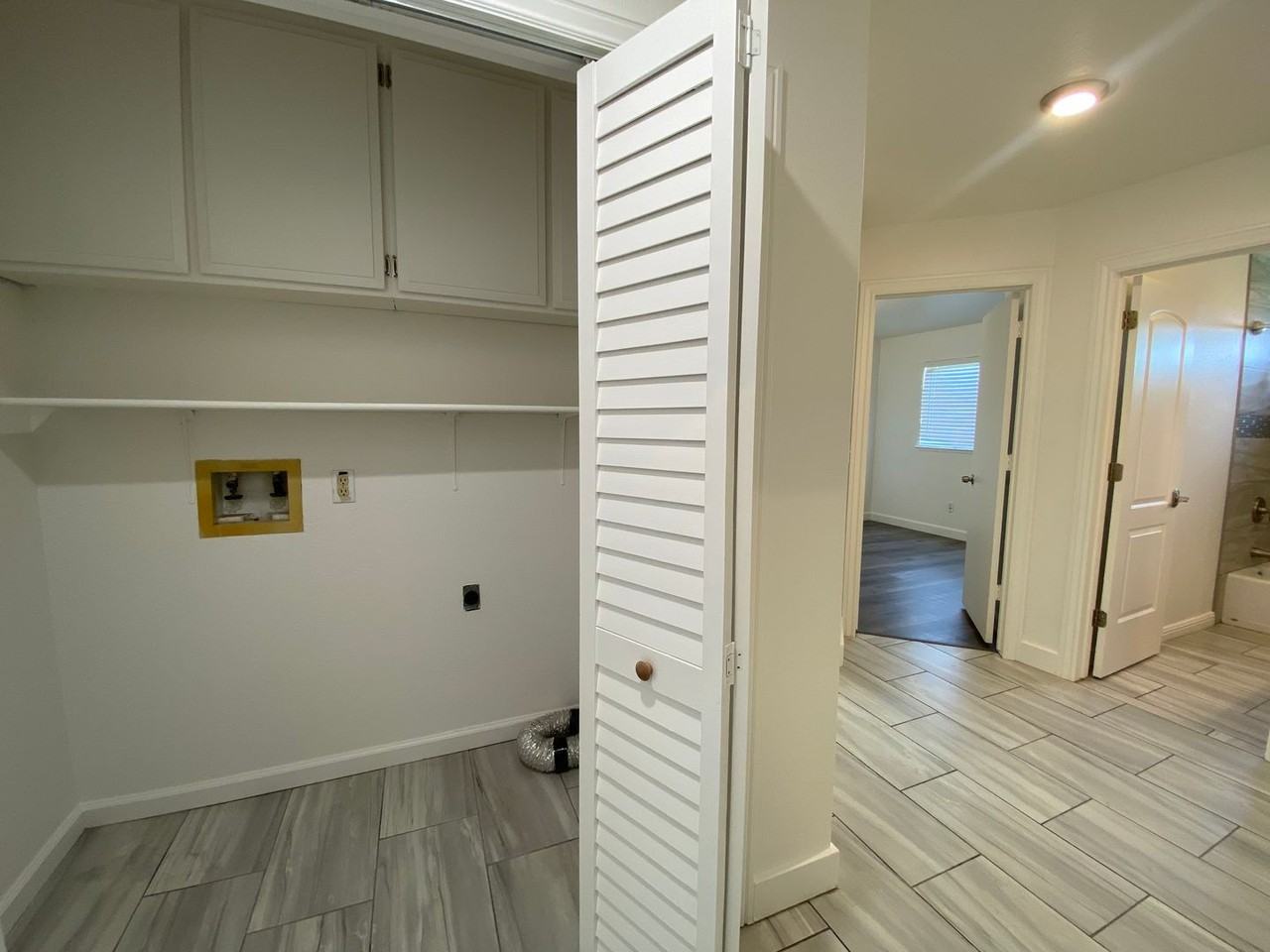 8044 Healy Ct - Photo 7 of 20