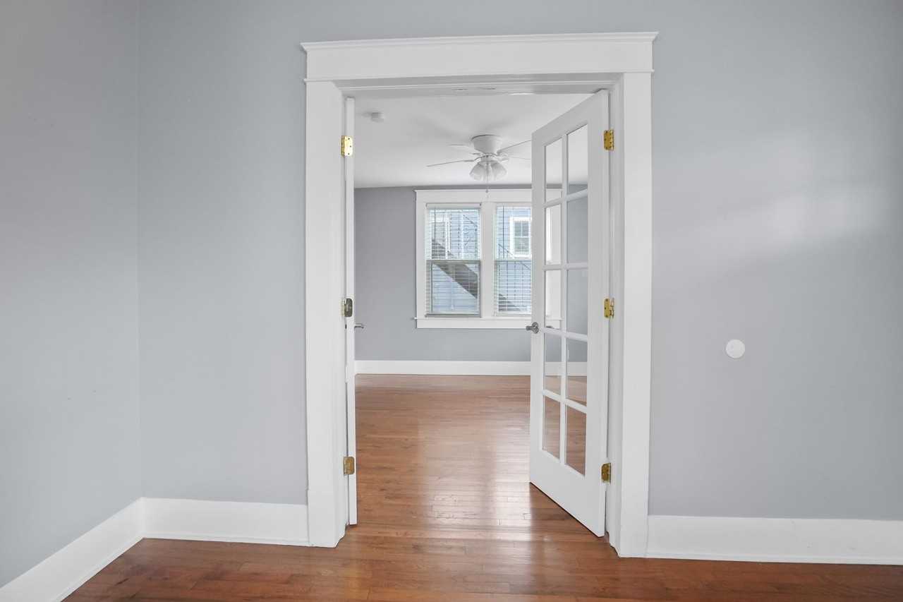 1910 Shelby Ave - Photo 6 of 25