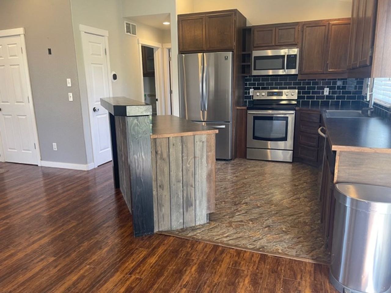 1604 N Lea St - Photo 2 of 25