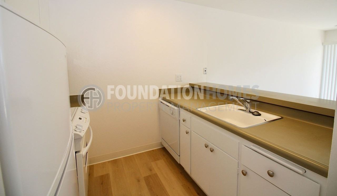 126 Eden Roc - Photo 7 of 17