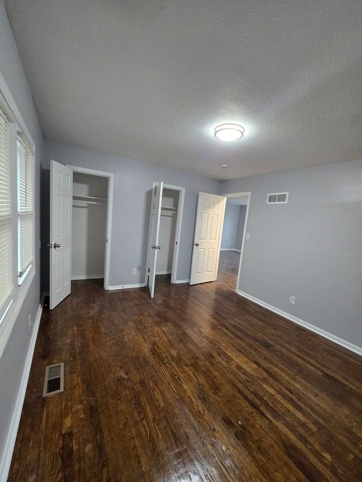 8716 E 7th St - Photo 6 of 17