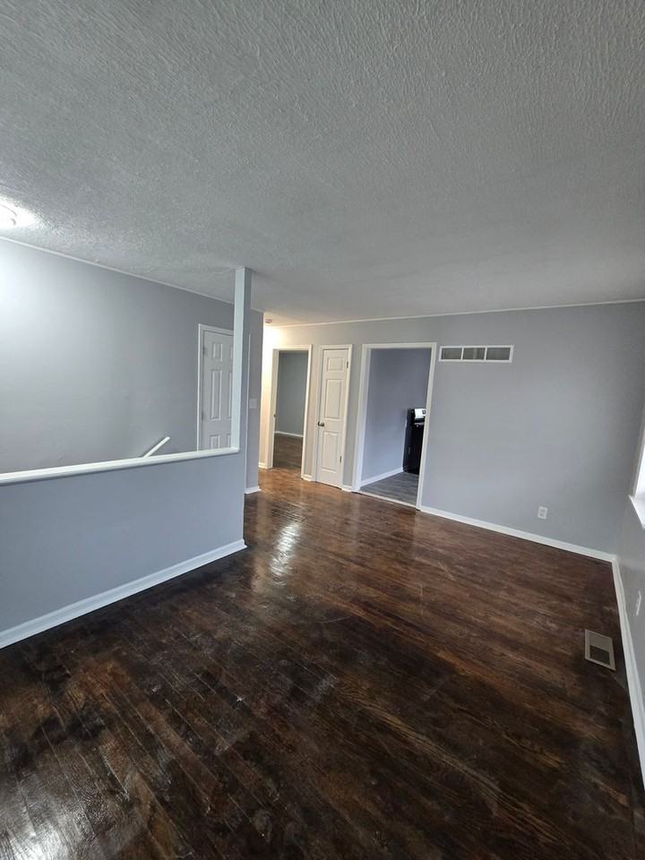 8716 E 7th St - Photo 7 of 17