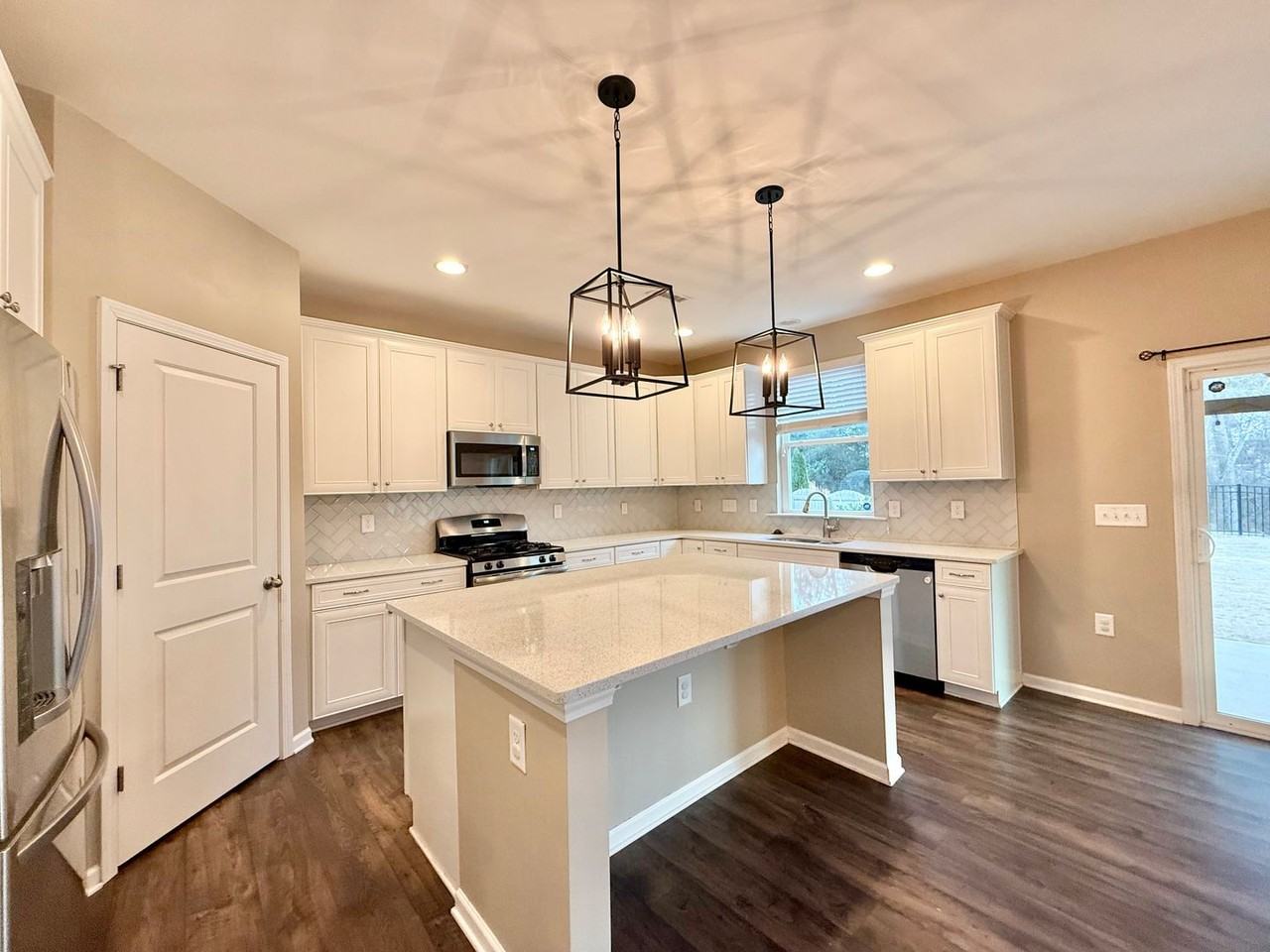 1513 Reynolds Mill Rd - Photo 6 of 32