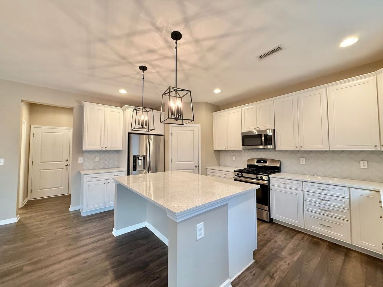 1513 Reynolds Mill Rd - Photo 7 of 32