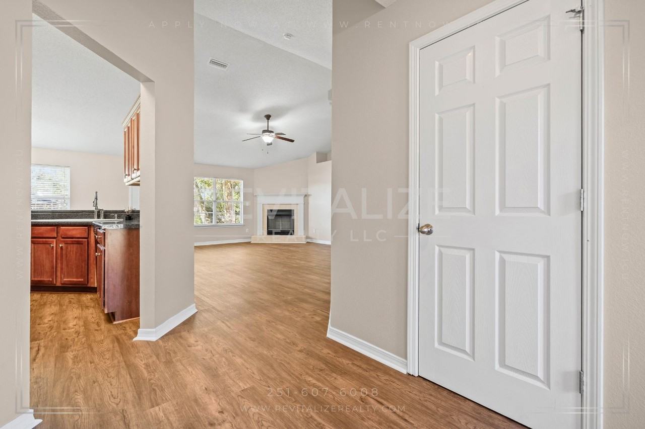 25370 Raynagua Blvd - Photo 3 of 37