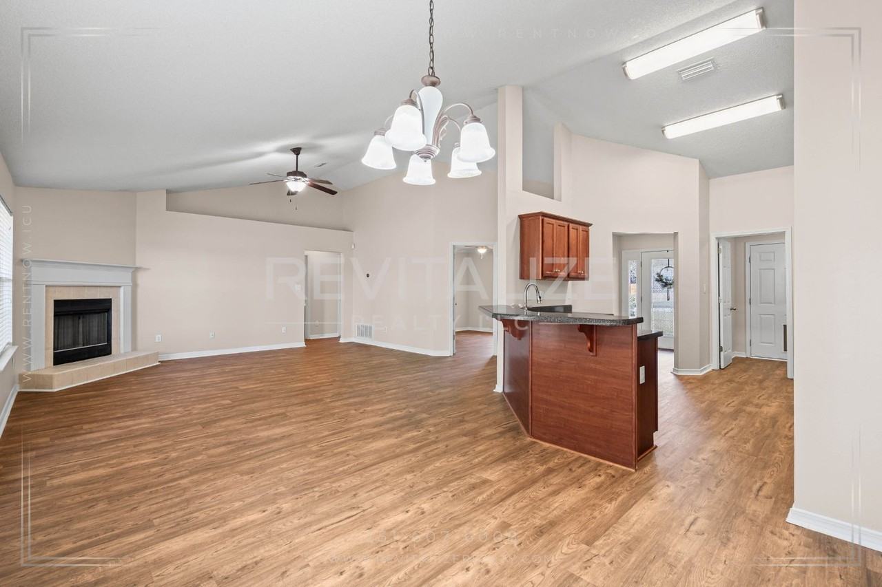 25370 Raynagua Blvd - Photo 7 of 37