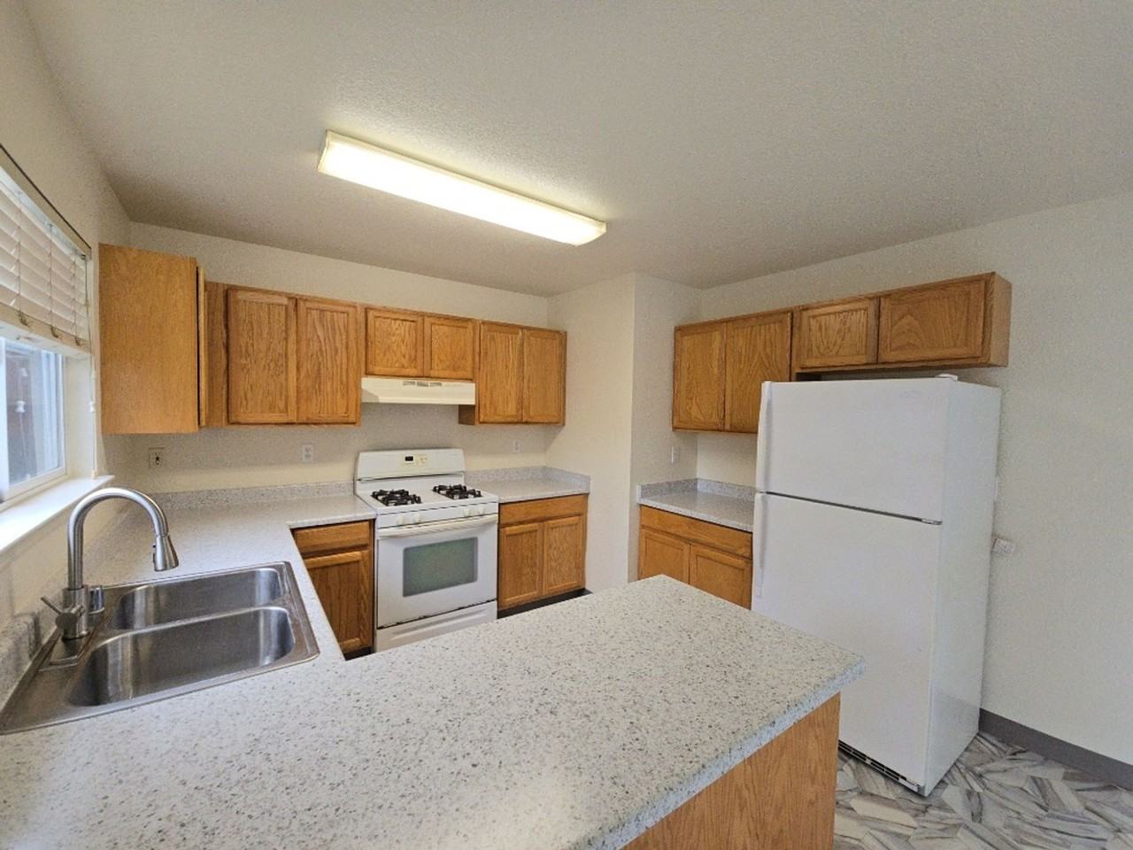 2201 Garland St - Photo 4 of 14