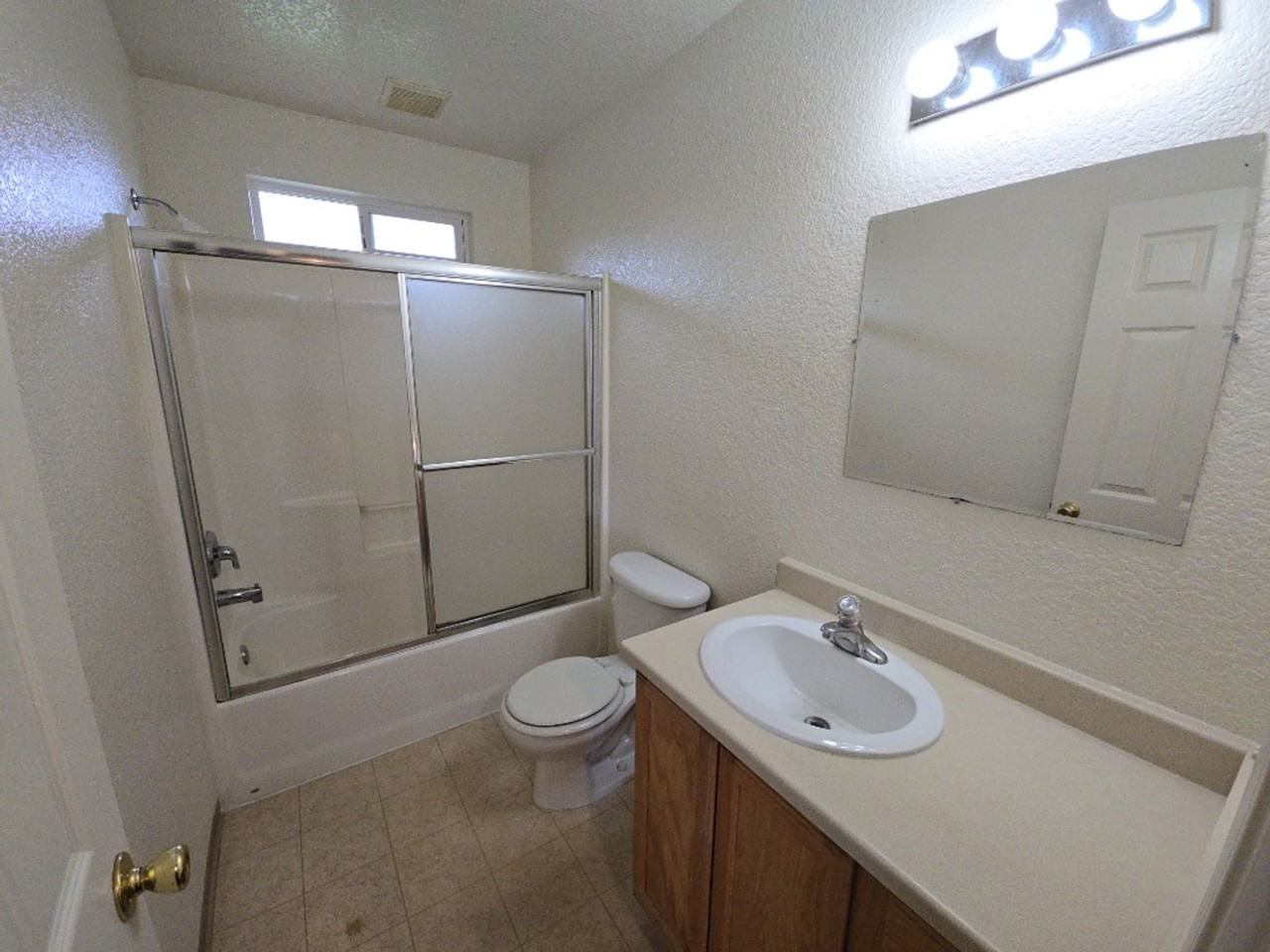 2201 Garland St - Photo 5 of 14
