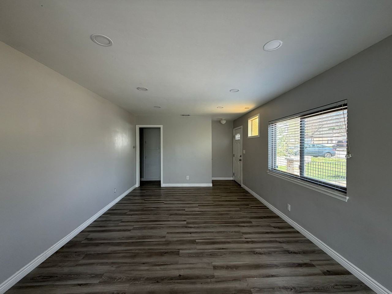 5034 Acacia Ave - Photo 4 of 25