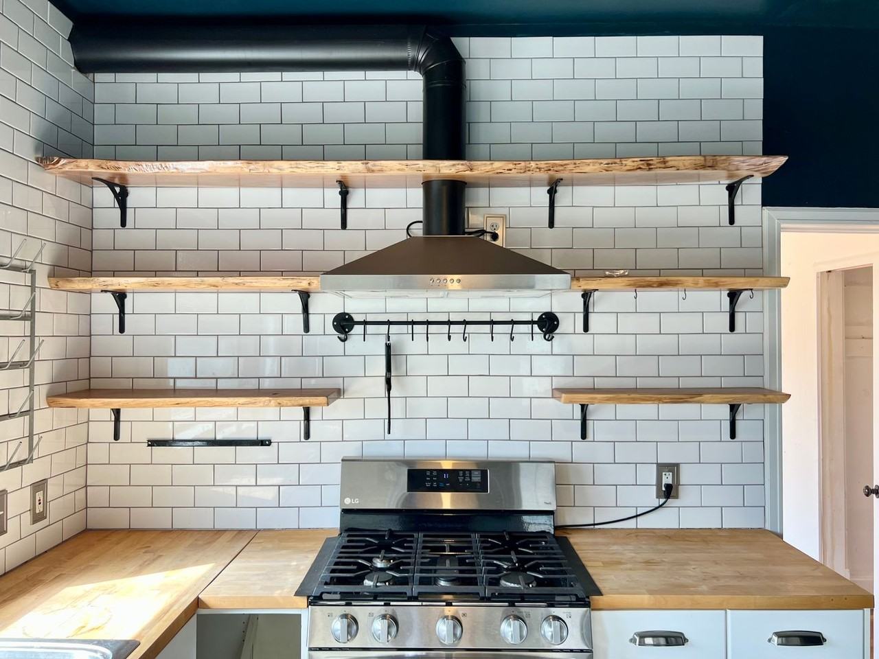 1605 Humboldt St - Photo 4 of 30