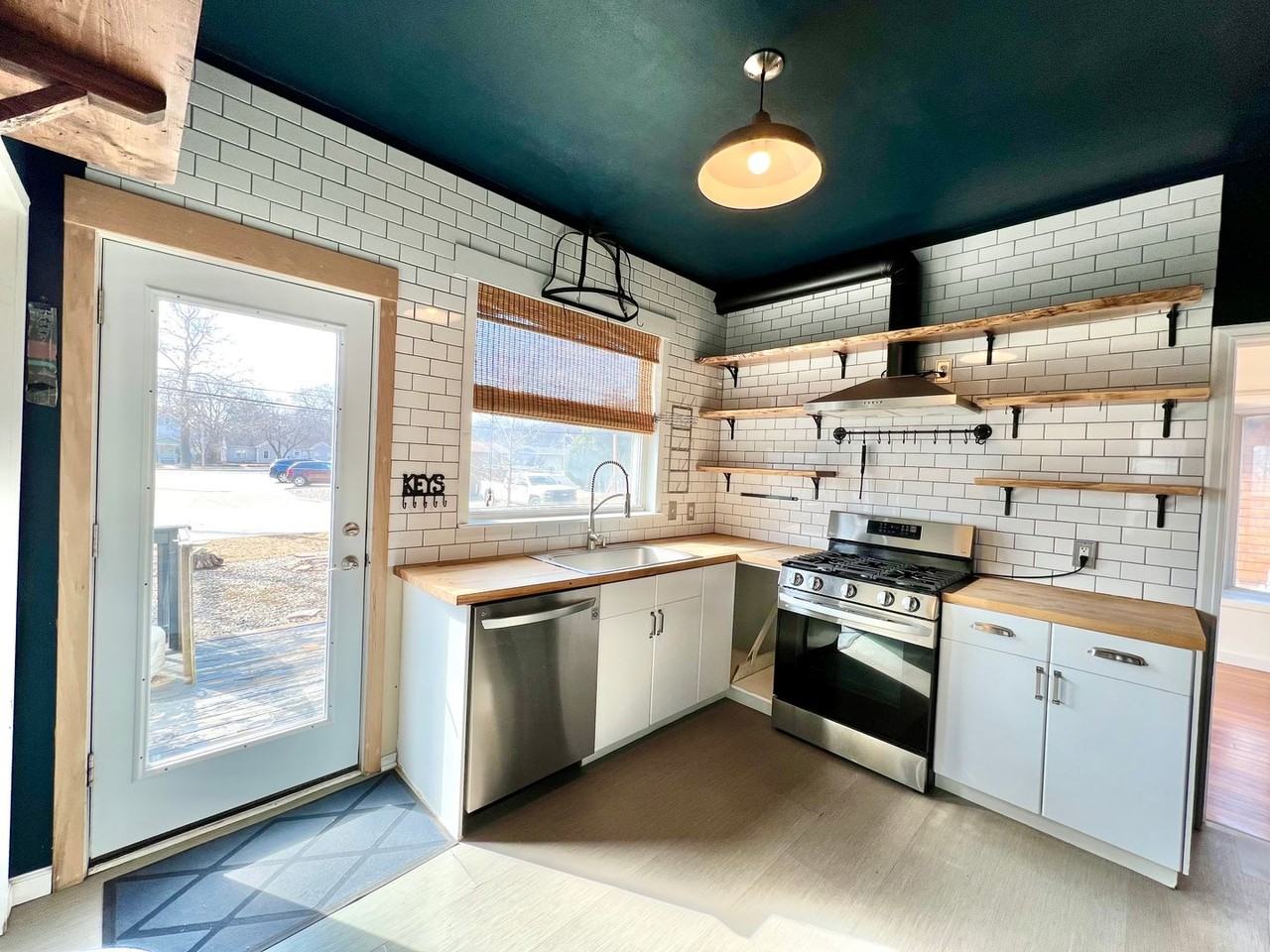 1605 Humboldt St - Photo 5 of 30