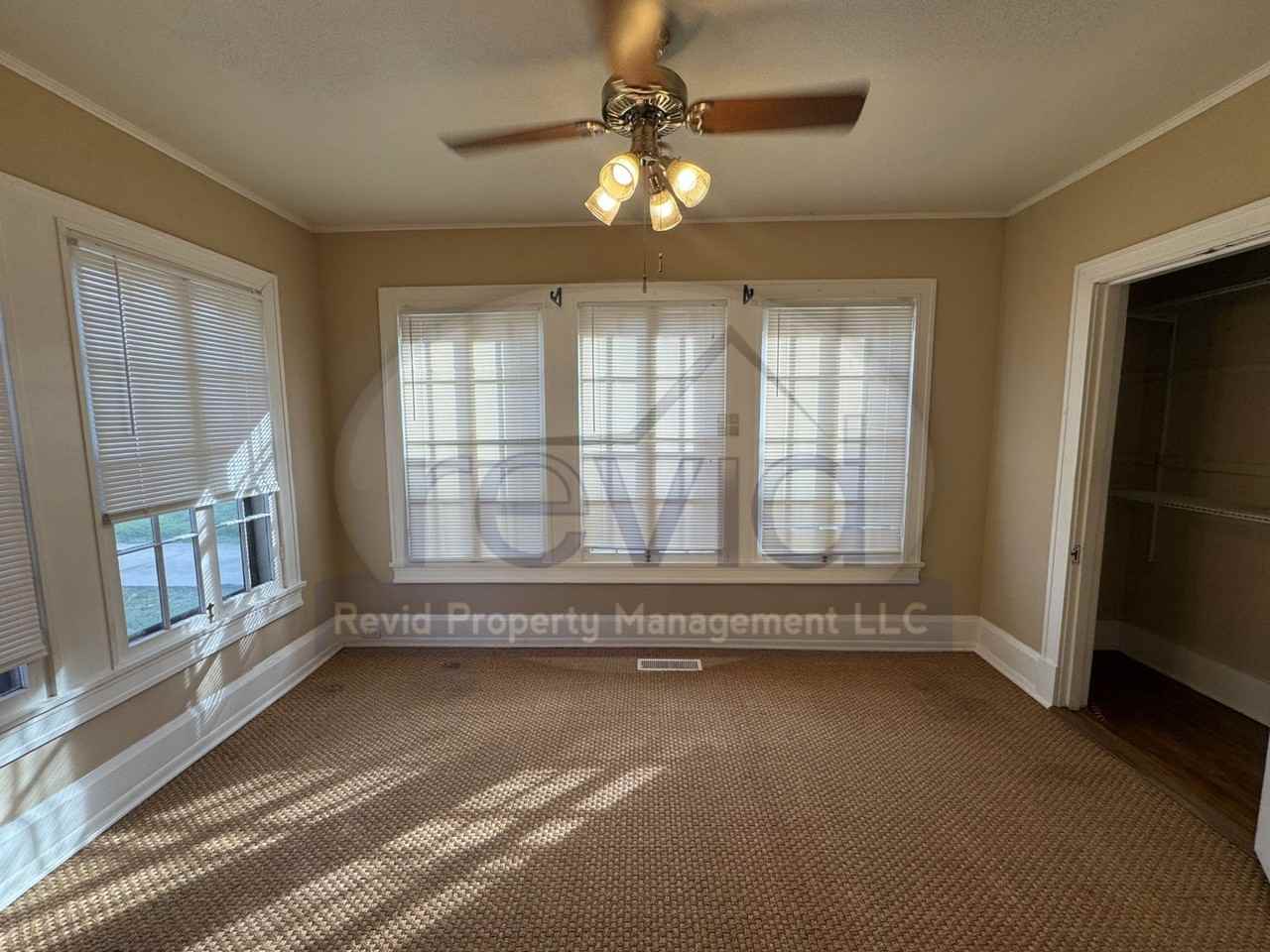 MALLORY 255 - Photo 4 of 49