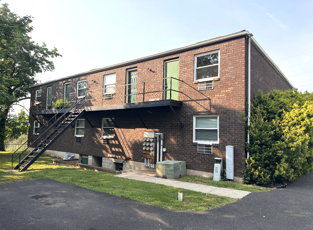 Mount Vernon St E 100 - Photo 2 of 3