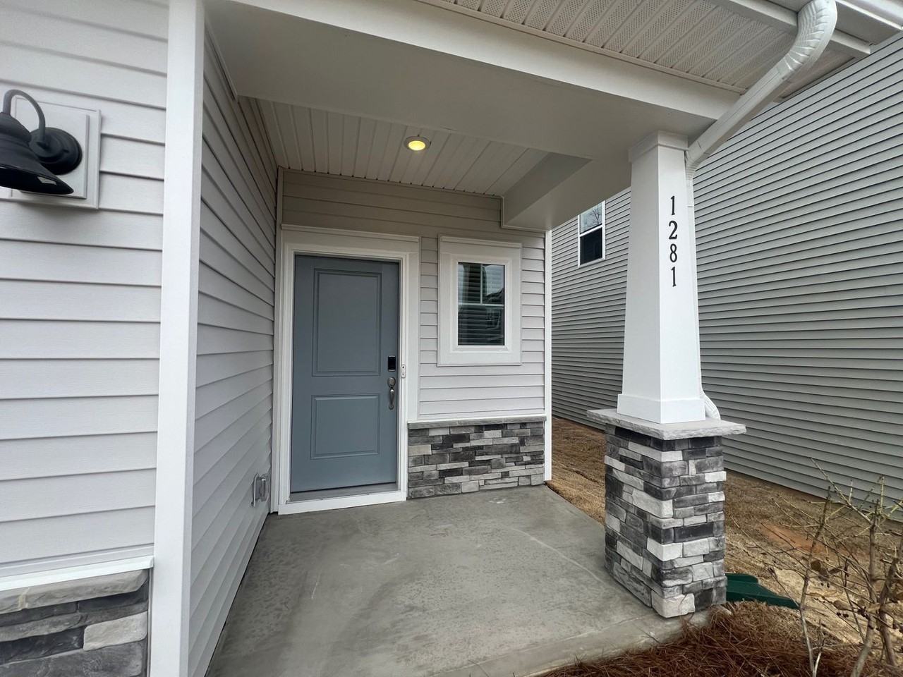1281 30th Street Ln Ne - Photo 2 of 20