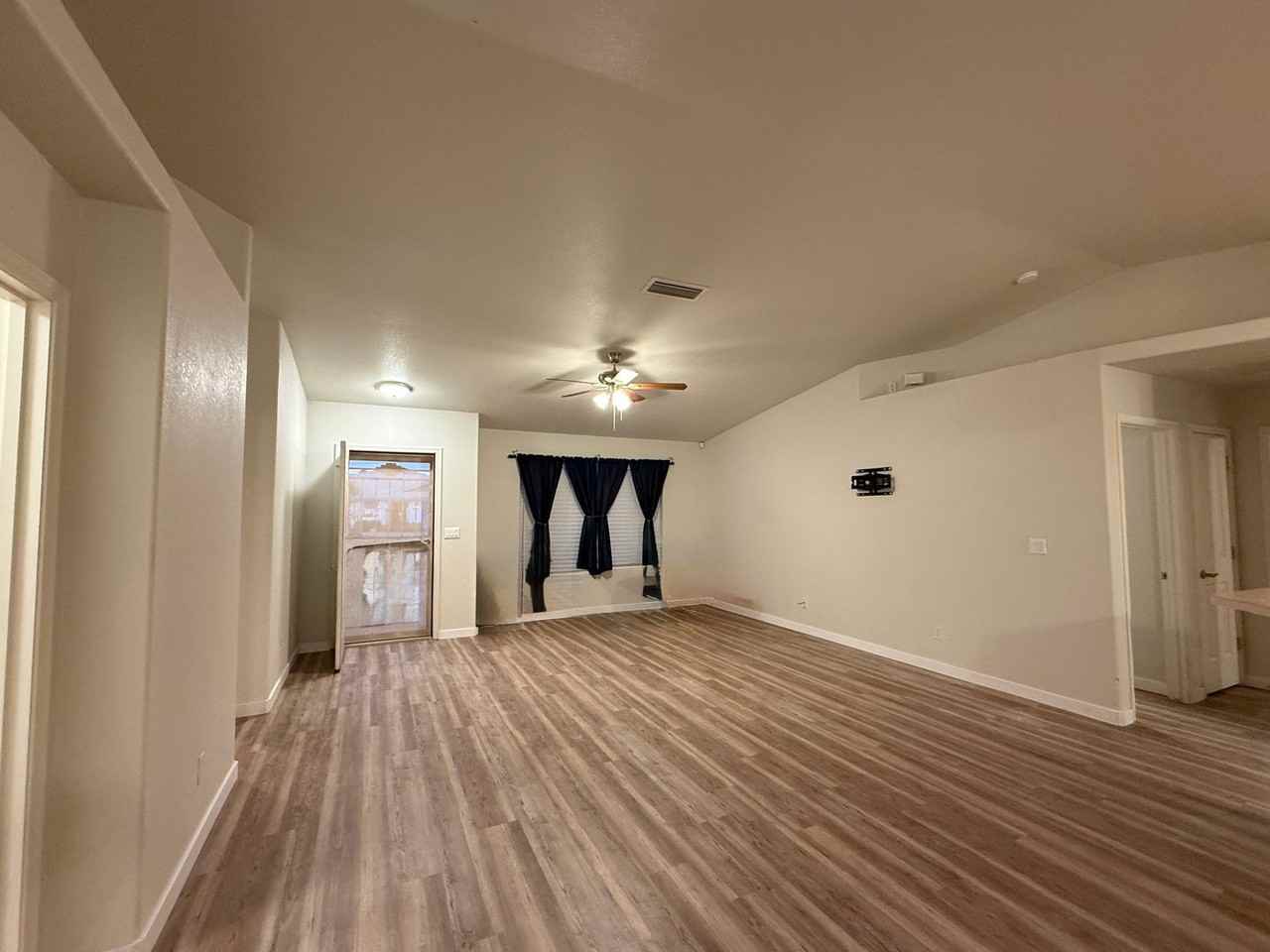 3346 Fountain Palm Dr - Photo 5 of 30