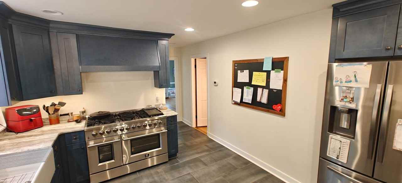 3930 Victoria Ln - Photo 4 of 39