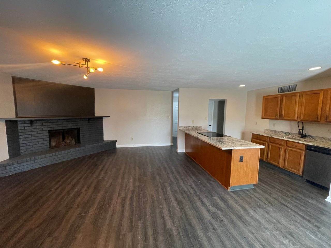 407 Woodcrest Way - Photo 2 of 14