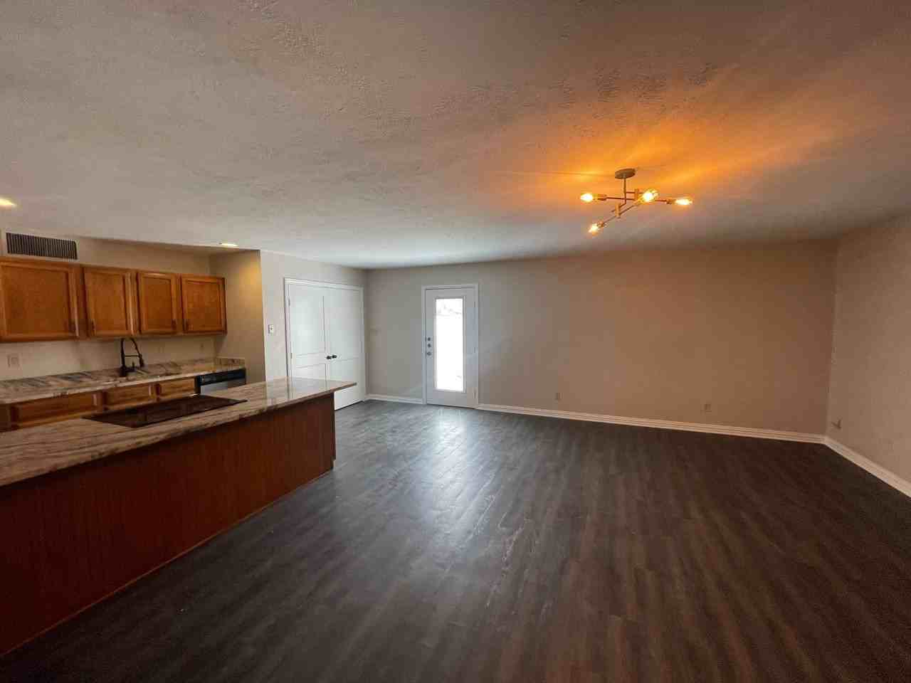 407 Woodcrest Way - Photo 3 of 14