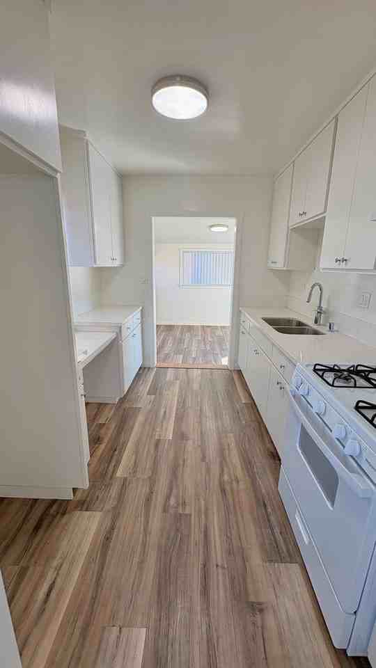 14902 Inglewood Ave - Photo 2 of 12