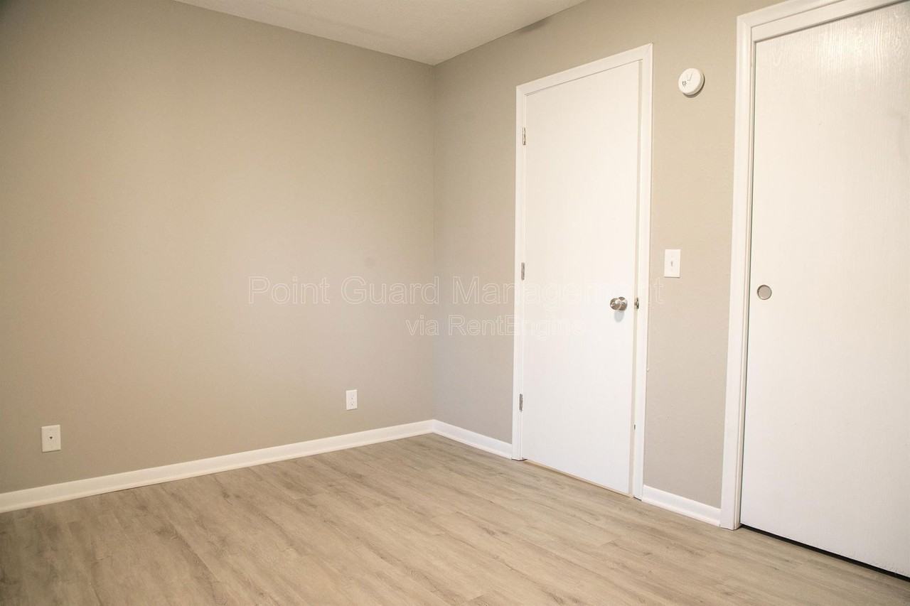 4206 Frances St #10 - Photo 4 of 27