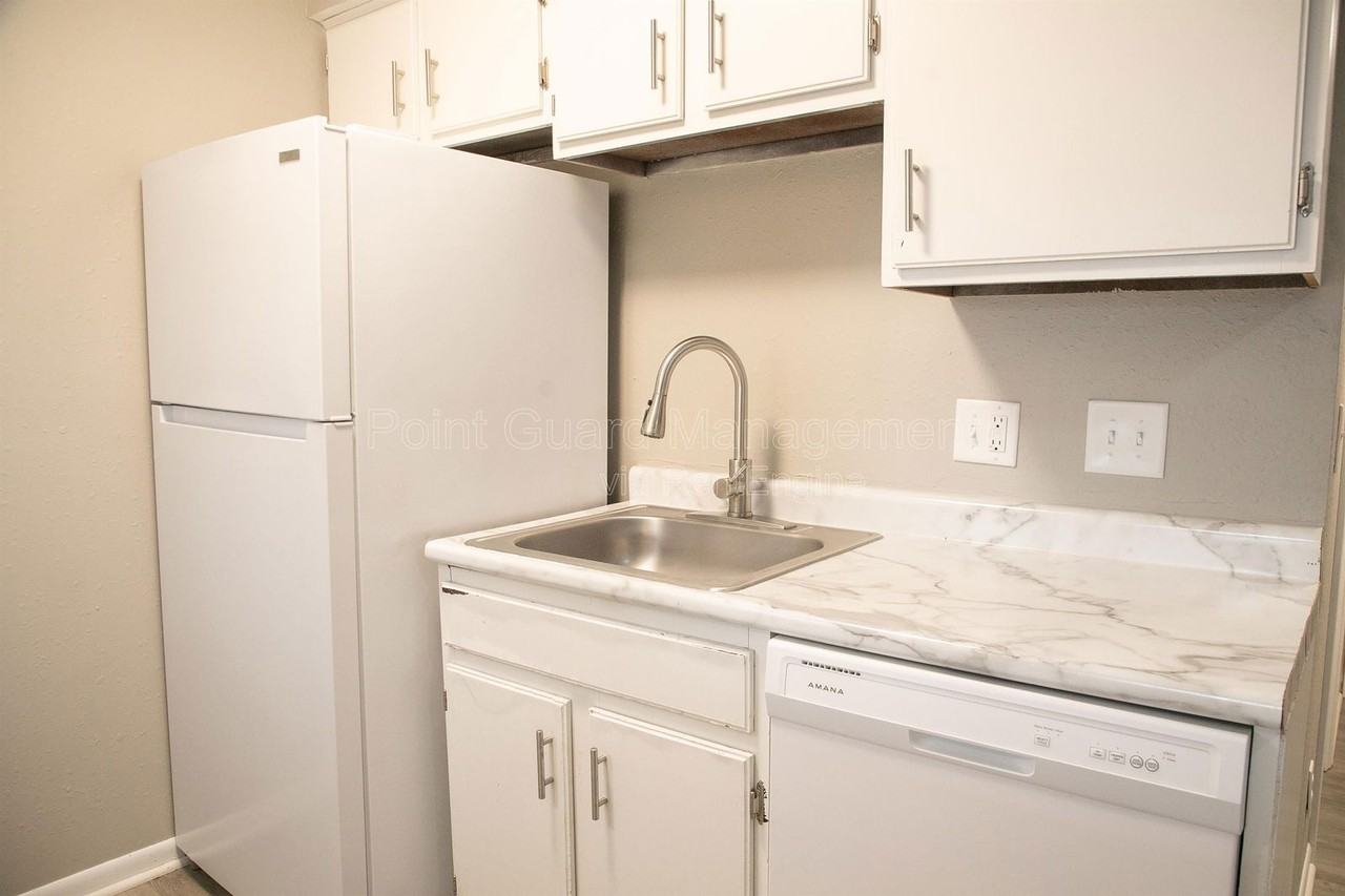 4206 Frances St #10 - Photo 7 of 27