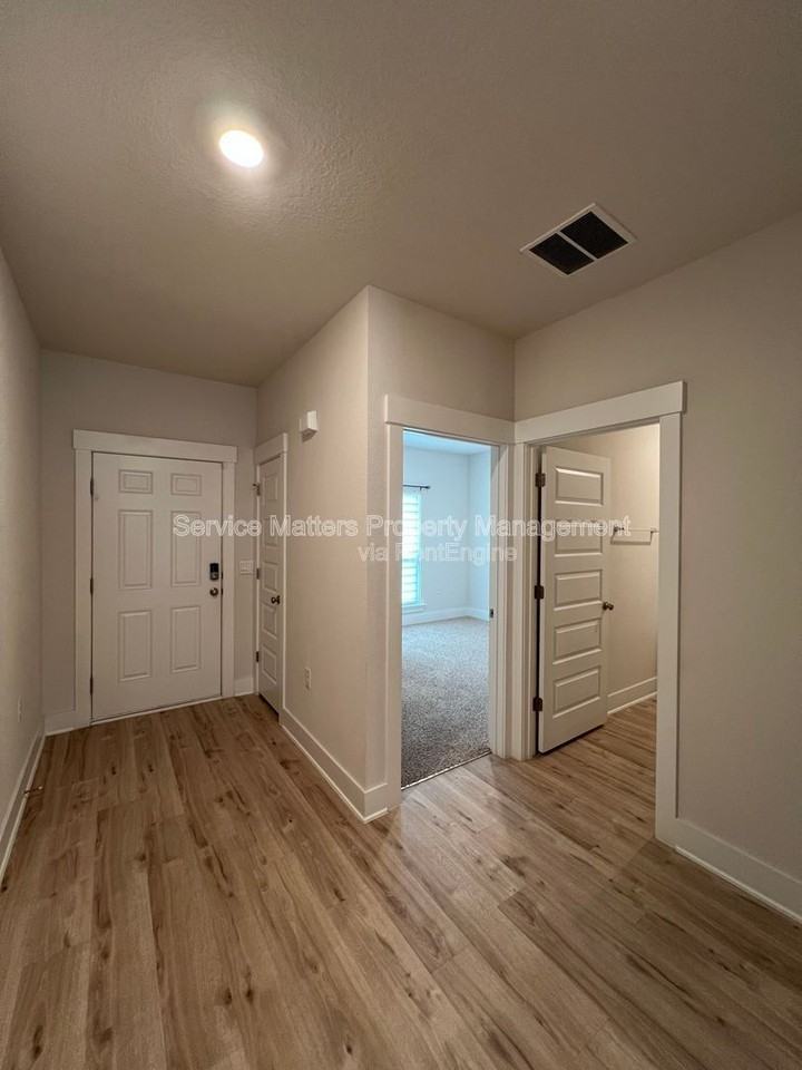 5745 Danbury Blvd - Photo 5 of 46