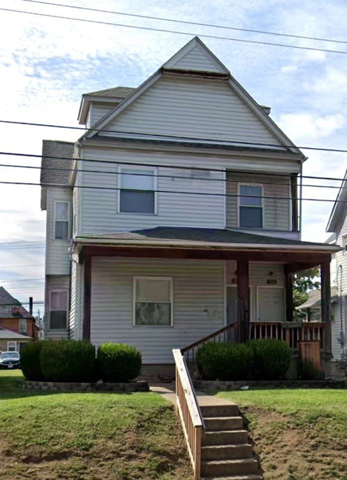 1369 Summit St - Photo 6 of 6