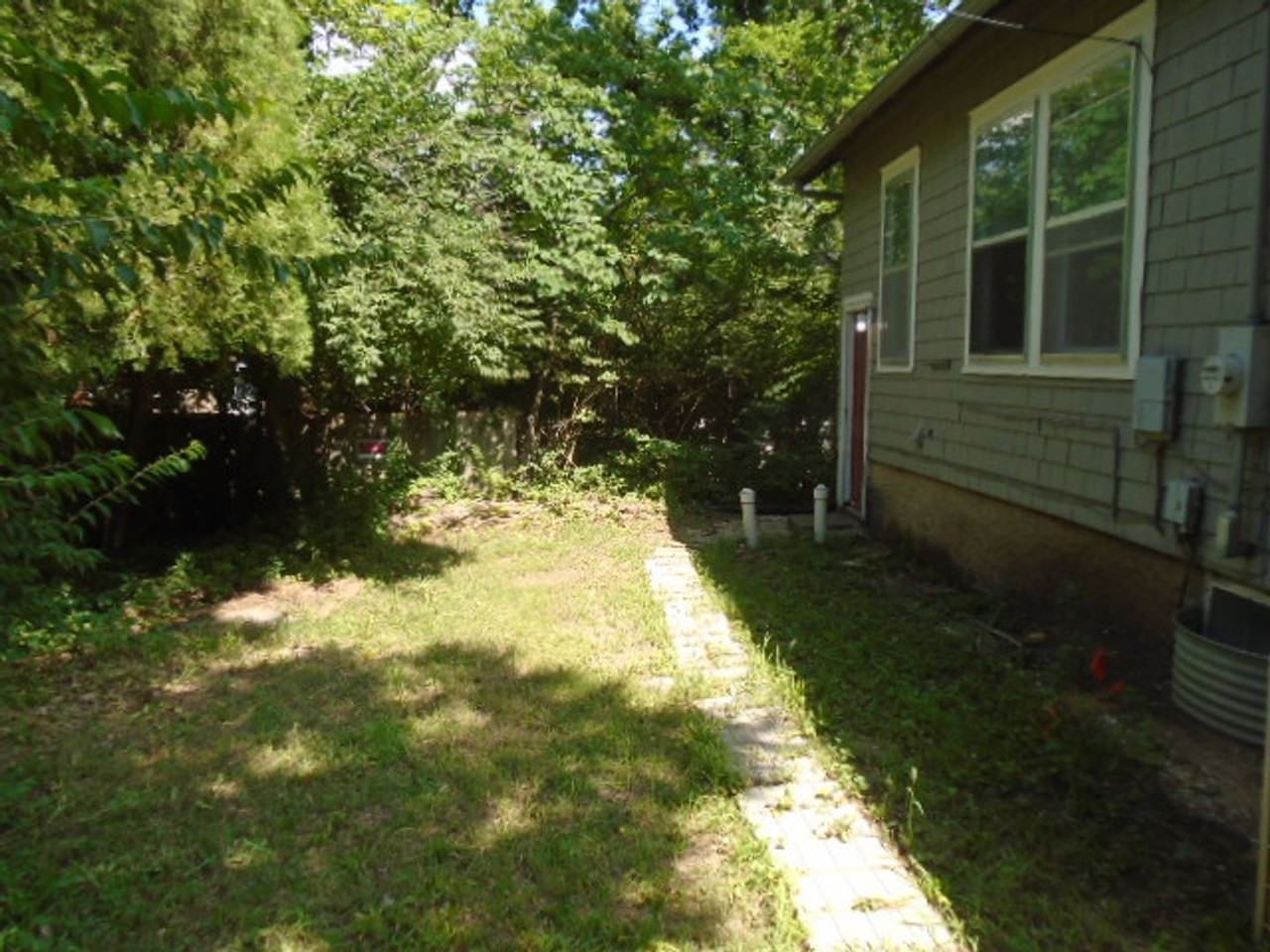 1810 Leavenworth St - Photo 2 of 19