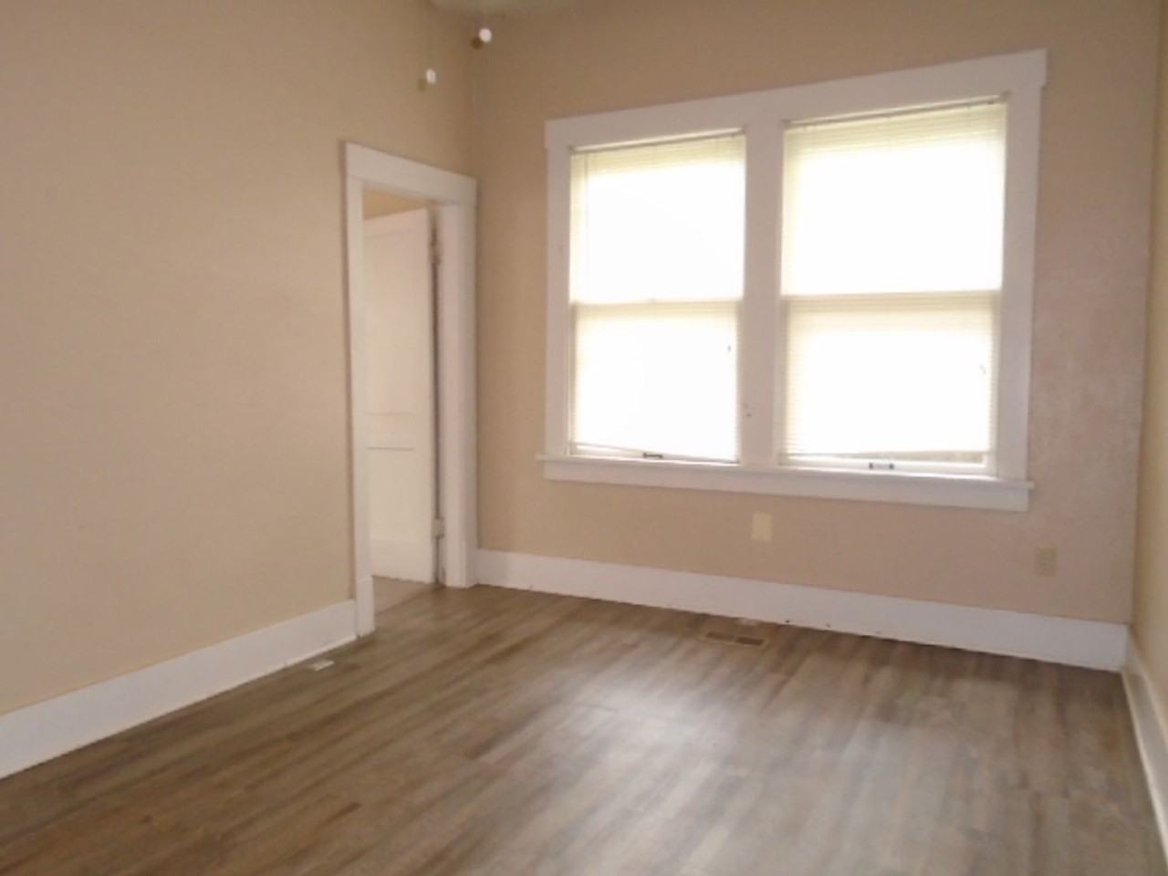 1810 Leavenworth St - Photo 6 of 19