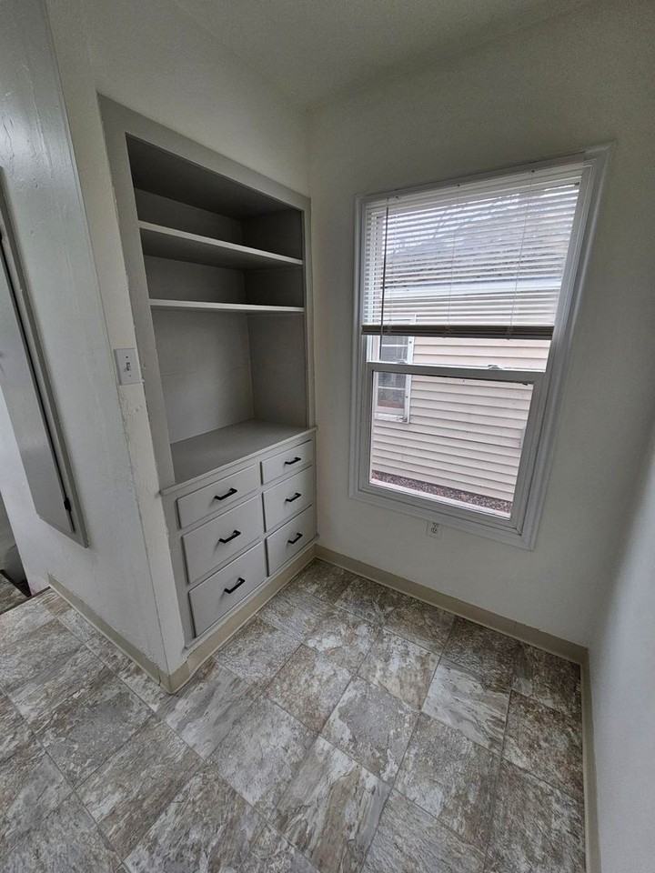 2215 W Idaho St - Photo 5 of 18