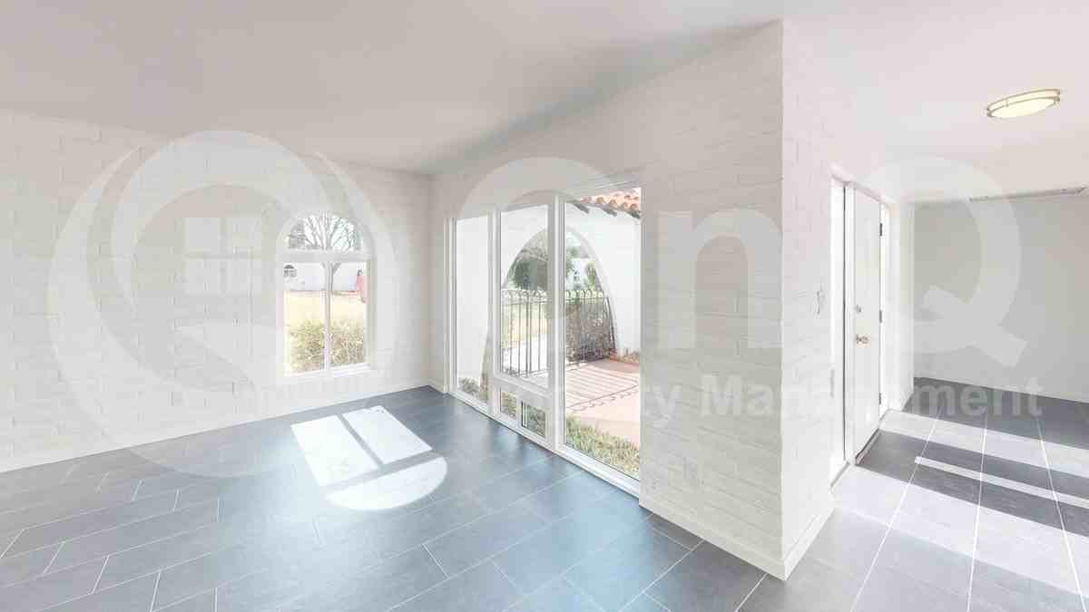 747 W Las Lomitas Rd - Photo 3 of 17