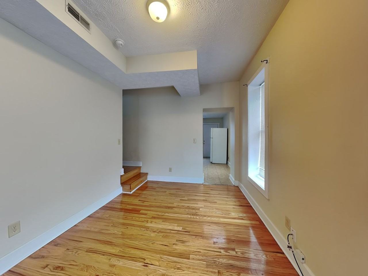 1393 Indianola Ave - Photo 5 of 15